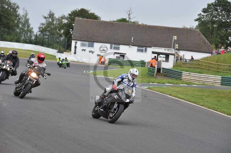 Mallory park Leicestershire;Mallory park photographs;Motorcycle action photographs;classic bikes;event digital images;eventdigitalimages;mallory park;no limits trackday;peter wileman photography;vintage bikes;vintage motorcycles;vmcc festival 1000 bikes