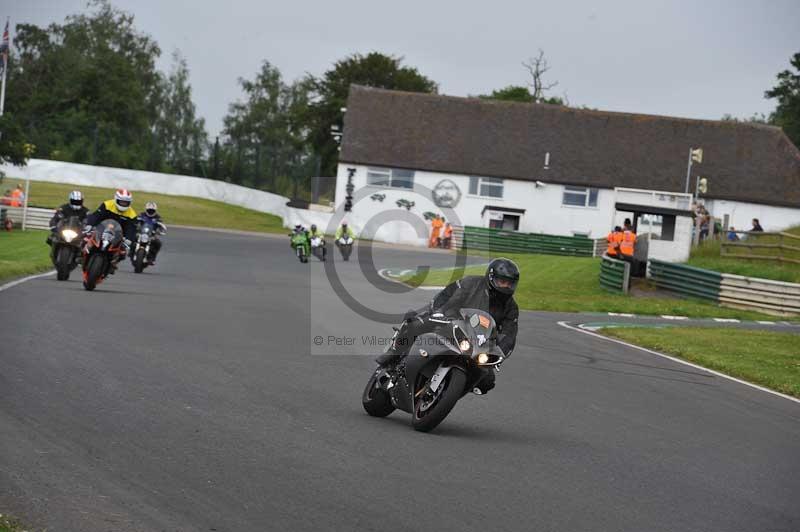 Mallory park Leicestershire;Mallory park photographs;Motorcycle action photographs;classic bikes;event digital images;eventdigitalimages;mallory park;no limits trackday;peter wileman photography;vintage bikes;vintage motorcycles;vmcc festival 1000 bikes