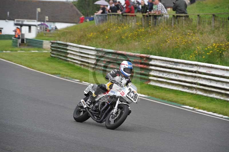 Mallory park Leicestershire;Mallory park photographs;Motorcycle action photographs;classic bikes;event digital images;eventdigitalimages;mallory park;no limits trackday;peter wileman photography;vintage bikes;vintage motorcycles;vmcc festival 1000 bikes