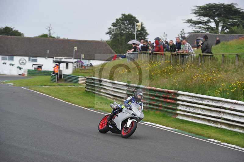 Mallory park Leicestershire;Mallory park photographs;Motorcycle action photographs;classic bikes;event digital images;eventdigitalimages;mallory park;no limits trackday;peter wileman photography;vintage bikes;vintage motorcycles;vmcc festival 1000 bikes