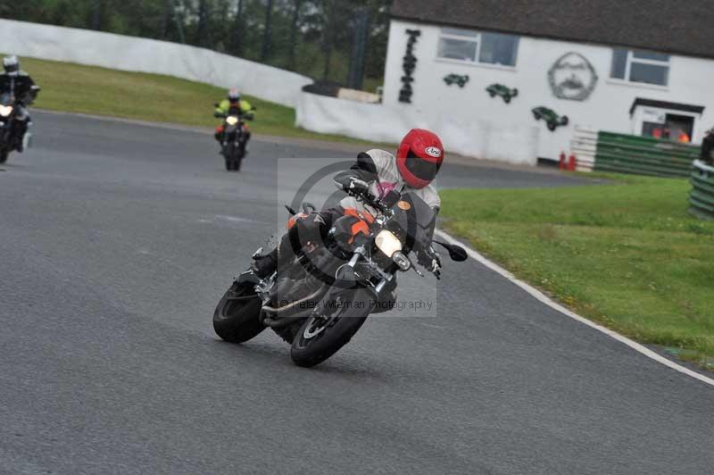 Mallory park Leicestershire;Mallory park photographs;Motorcycle action photographs;classic bikes;event digital images;eventdigitalimages;mallory park;no limits trackday;peter wileman photography;vintage bikes;vintage motorcycles;vmcc festival 1000 bikes
