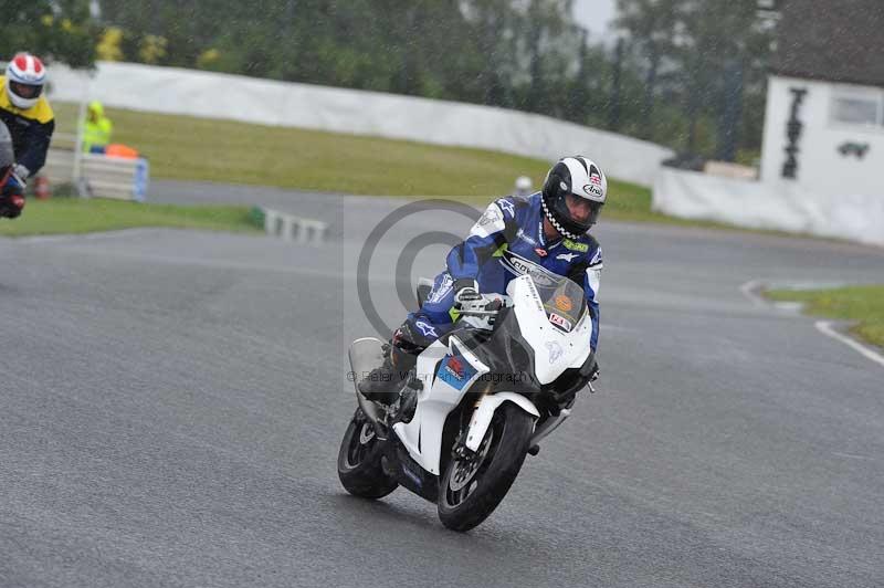 Mallory park Leicestershire;Mallory park photographs;Motorcycle action photographs;classic bikes;event digital images;eventdigitalimages;mallory park;no limits trackday;peter wileman photography;vintage bikes;vintage motorcycles;vmcc festival 1000 bikes