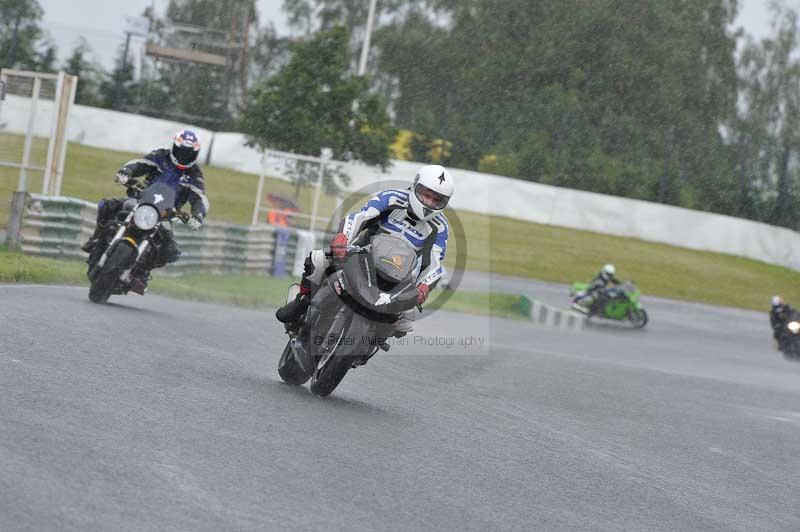 Mallory park Leicestershire;Mallory park photographs;Motorcycle action photographs;classic bikes;event digital images;eventdigitalimages;mallory park;no limits trackday;peter wileman photography;vintage bikes;vintage motorcycles;vmcc festival 1000 bikes