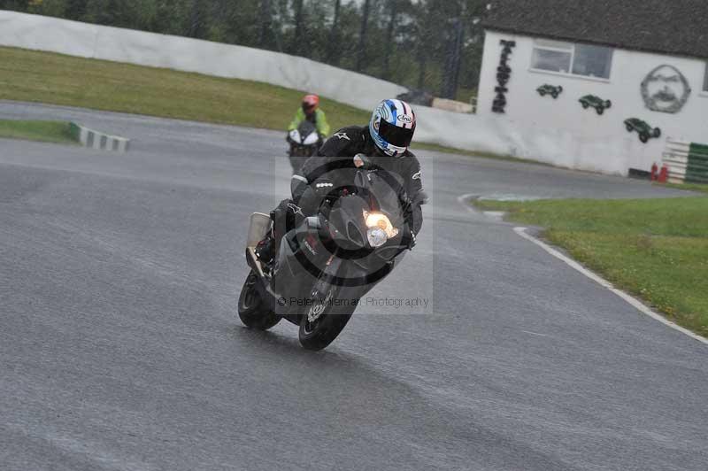 Mallory park Leicestershire;Mallory park photographs;Motorcycle action photographs;classic bikes;event digital images;eventdigitalimages;mallory park;no limits trackday;peter wileman photography;vintage bikes;vintage motorcycles;vmcc festival 1000 bikes