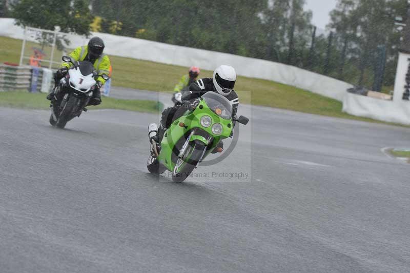 Mallory park Leicestershire;Mallory park photographs;Motorcycle action photographs;classic bikes;event digital images;eventdigitalimages;mallory park;no limits trackday;peter wileman photography;vintage bikes;vintage motorcycles;vmcc festival 1000 bikes