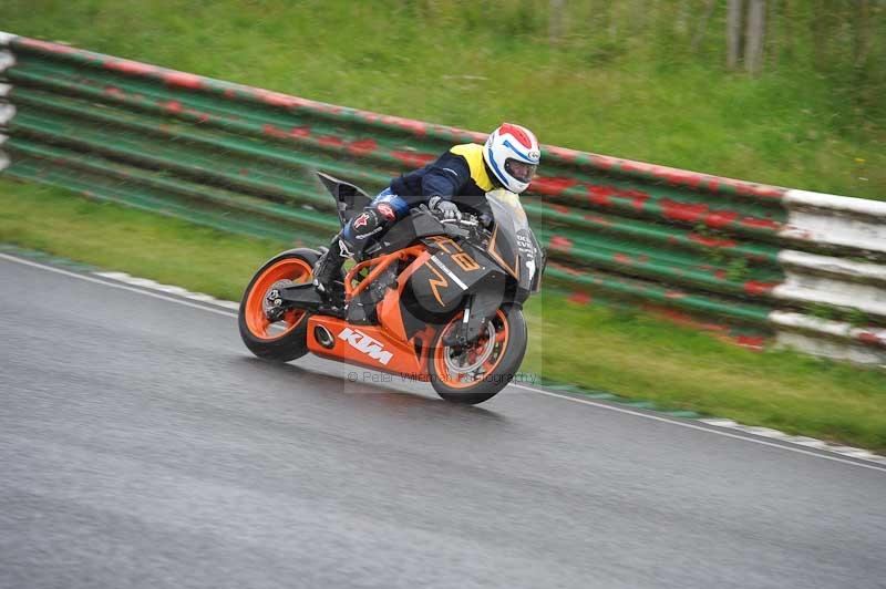 Mallory park Leicestershire;Mallory park photographs;Motorcycle action photographs;classic bikes;event digital images;eventdigitalimages;mallory park;no limits trackday;peter wileman photography;vintage bikes;vintage motorcycles;vmcc festival 1000 bikes