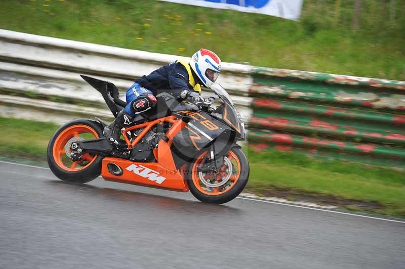 Mallory park Leicestershire;Mallory park photographs;Motorcycle action photographs;classic bikes;event digital images;eventdigitalimages;mallory park;no limits trackday;peter wileman photography;vintage bikes;vintage motorcycles;vmcc festival 1000 bikes