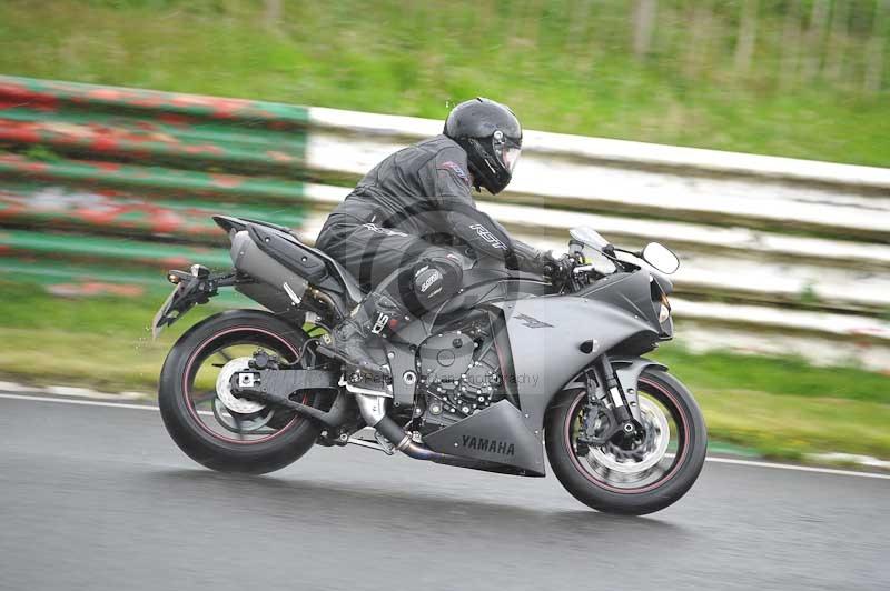 Mallory park Leicestershire;Mallory park photographs;Motorcycle action photographs;classic bikes;event digital images;eventdigitalimages;mallory park;no limits trackday;peter wileman photography;vintage bikes;vintage motorcycles;vmcc festival 1000 bikes