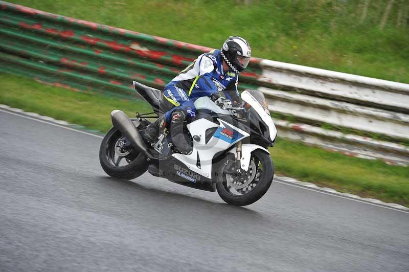 Mallory park Leicestershire;Mallory park photographs;Motorcycle action photographs;classic bikes;event digital images;eventdigitalimages;mallory park;no limits trackday;peter wileman photography;vintage bikes;vintage motorcycles;vmcc festival 1000 bikes