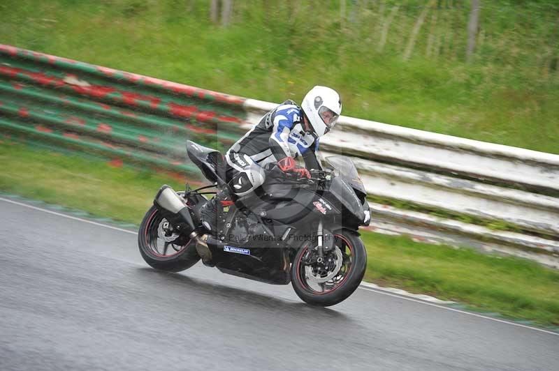 Mallory park Leicestershire;Mallory park photographs;Motorcycle action photographs;classic bikes;event digital images;eventdigitalimages;mallory park;no limits trackday;peter wileman photography;vintage bikes;vintage motorcycles;vmcc festival 1000 bikes