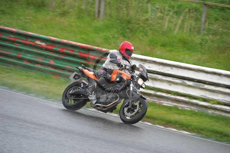 Mallory park Leicestershire;Mallory park photographs;Motorcycle action photographs;classic bikes;event digital images;eventdigitalimages;mallory park;no limits trackday;peter wileman photography;vintage bikes;vintage motorcycles;vmcc festival 1000 bikes