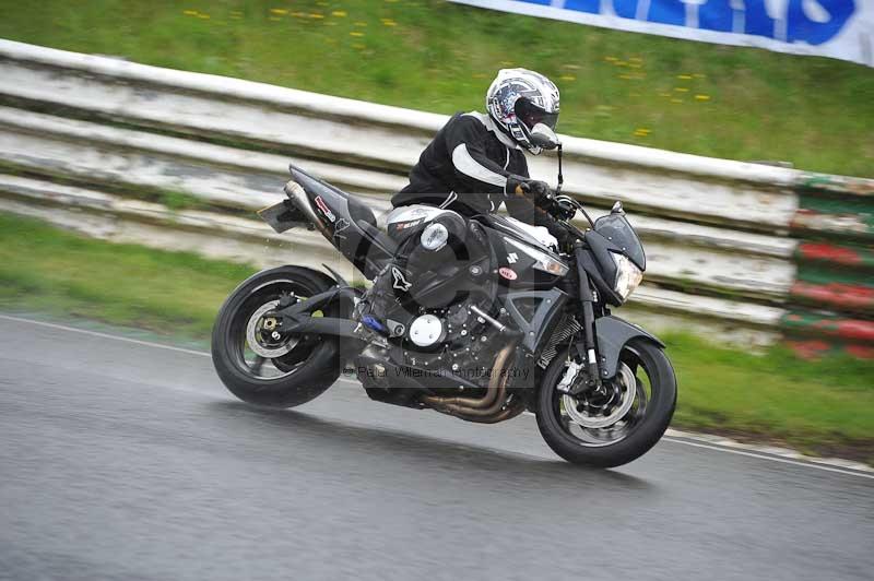 Mallory park Leicestershire;Mallory park photographs;Motorcycle action photographs;classic bikes;event digital images;eventdigitalimages;mallory park;no limits trackday;peter wileman photography;vintage bikes;vintage motorcycles;vmcc festival 1000 bikes