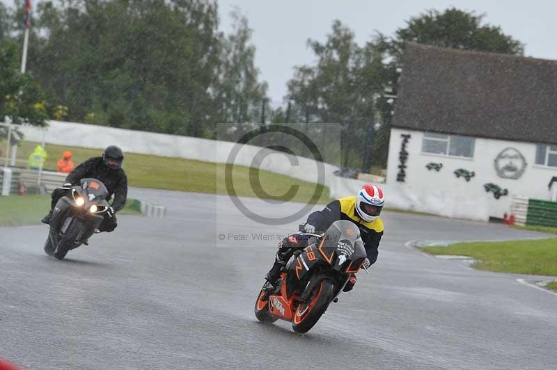 Mallory park Leicestershire;Mallory park photographs;Motorcycle action photographs;classic bikes;event digital images;eventdigitalimages;mallory park;no limits trackday;peter wileman photography;vintage bikes;vintage motorcycles;vmcc festival 1000 bikes