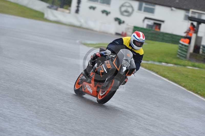 Mallory park Leicestershire;Mallory park photographs;Motorcycle action photographs;classic bikes;event digital images;eventdigitalimages;mallory park;no limits trackday;peter wileman photography;vintage bikes;vintage motorcycles;vmcc festival 1000 bikes