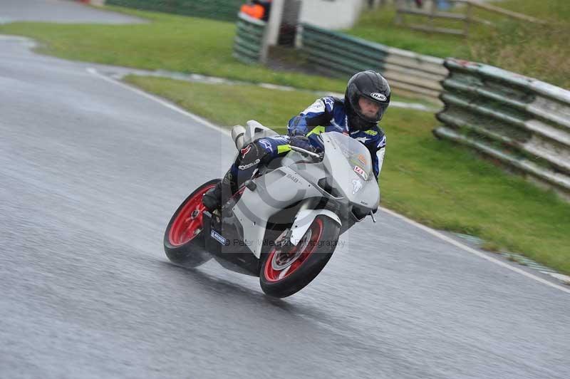 Mallory park Leicestershire;Mallory park photographs;Motorcycle action photographs;classic bikes;event digital images;eventdigitalimages;mallory park;no limits trackday;peter wileman photography;vintage bikes;vintage motorcycles;vmcc festival 1000 bikes