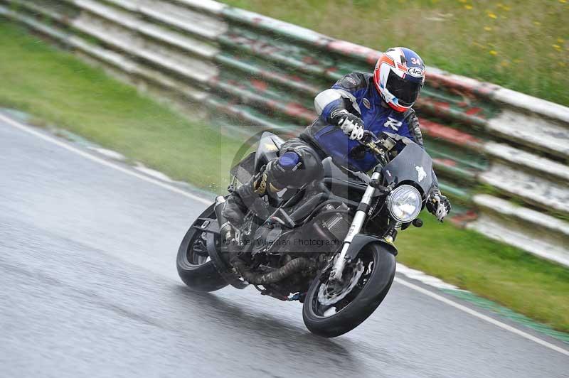 Mallory park Leicestershire;Mallory park photographs;Motorcycle action photographs;classic bikes;event digital images;eventdigitalimages;mallory park;no limits trackday;peter wileman photography;vintage bikes;vintage motorcycles;vmcc festival 1000 bikes