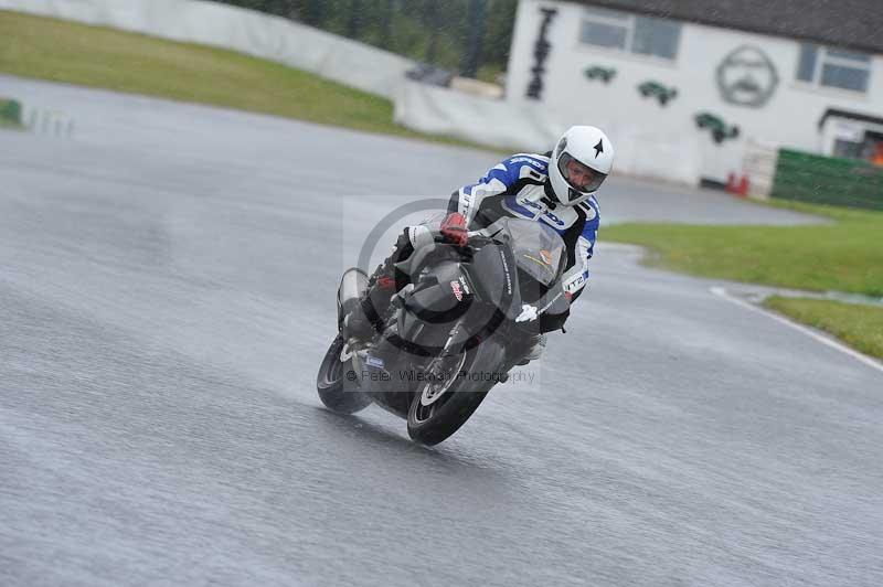Mallory park Leicestershire;Mallory park photographs;Motorcycle action photographs;classic bikes;event digital images;eventdigitalimages;mallory park;no limits trackday;peter wileman photography;vintage bikes;vintage motorcycles;vmcc festival 1000 bikes
