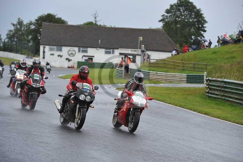 Mallory park Leicestershire;Mallory park photographs;Motorcycle action photographs;classic bikes;event digital images;eventdigitalimages;mallory park;no limits trackday;peter wileman photography;vintage bikes;vintage motorcycles;vmcc festival 1000 bikes