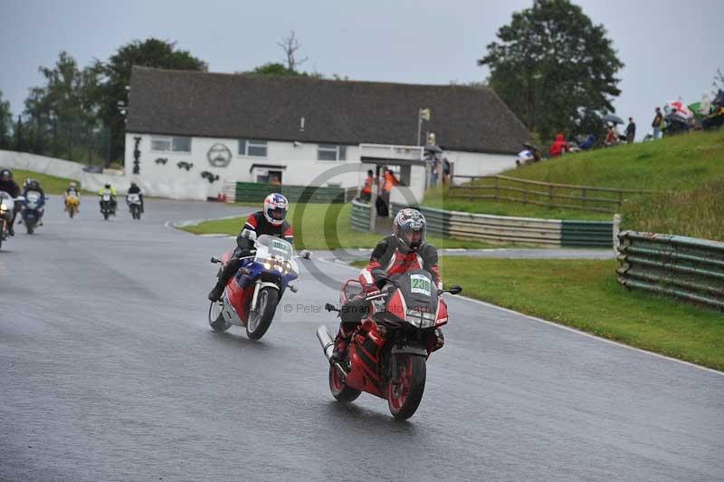 Mallory park Leicestershire;Mallory park photographs;Motorcycle action photographs;classic bikes;event digital images;eventdigitalimages;mallory park;no limits trackday;peter wileman photography;vintage bikes;vintage motorcycles;vmcc festival 1000 bikes