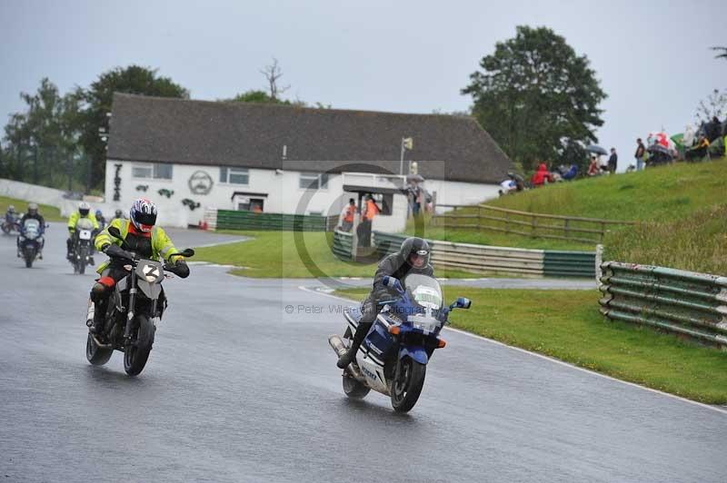 Mallory park Leicestershire;Mallory park photographs;Motorcycle action photographs;classic bikes;event digital images;eventdigitalimages;mallory park;no limits trackday;peter wileman photography;vintage bikes;vintage motorcycles;vmcc festival 1000 bikes