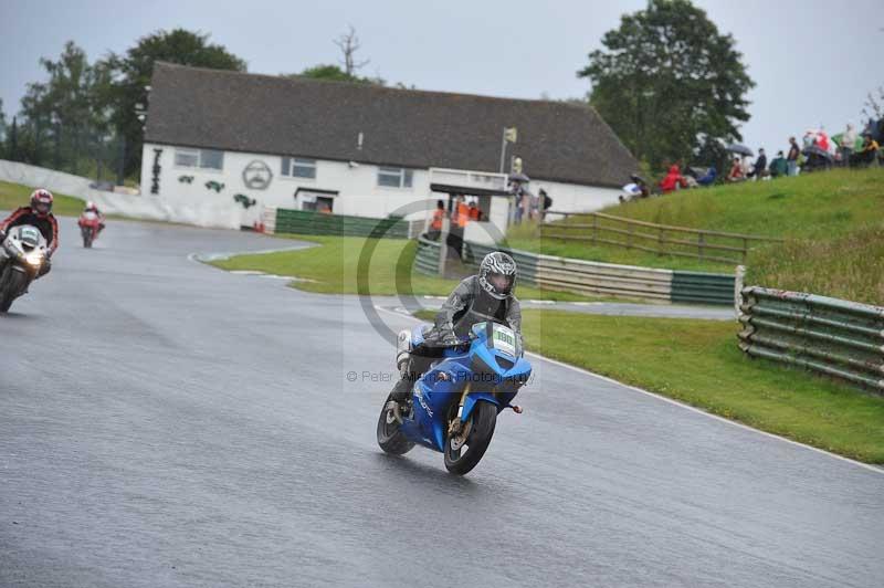 Mallory park Leicestershire;Mallory park photographs;Motorcycle action photographs;classic bikes;event digital images;eventdigitalimages;mallory park;no limits trackday;peter wileman photography;vintage bikes;vintage motorcycles;vmcc festival 1000 bikes