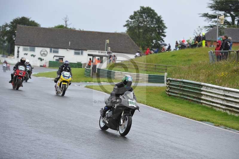 Mallory park Leicestershire;Mallory park photographs;Motorcycle action photographs;classic bikes;event digital images;eventdigitalimages;mallory park;no limits trackday;peter wileman photography;vintage bikes;vintage motorcycles;vmcc festival 1000 bikes