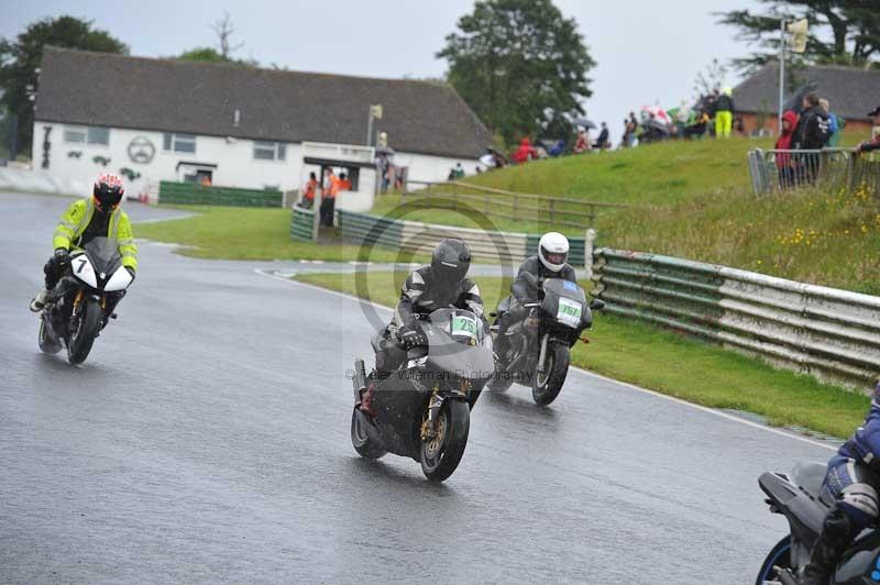 Mallory park Leicestershire;Mallory park photographs;Motorcycle action photographs;classic bikes;event digital images;eventdigitalimages;mallory park;no limits trackday;peter wileman photography;vintage bikes;vintage motorcycles;vmcc festival 1000 bikes
