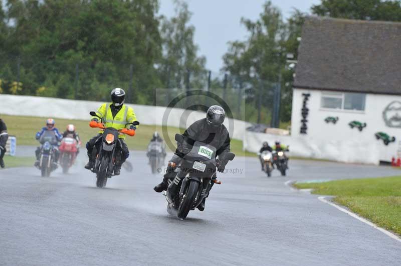 Mallory park Leicestershire;Mallory park photographs;Motorcycle action photographs;classic bikes;event digital images;eventdigitalimages;mallory park;no limits trackday;peter wileman photography;vintage bikes;vintage motorcycles;vmcc festival 1000 bikes