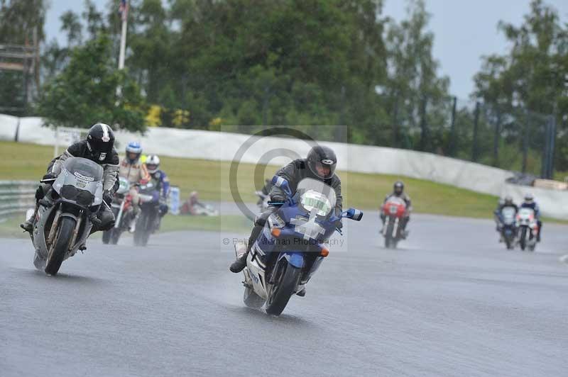 Mallory park Leicestershire;Mallory park photographs;Motorcycle action photographs;classic bikes;event digital images;eventdigitalimages;mallory park;no limits trackday;peter wileman photography;vintage bikes;vintage motorcycles;vmcc festival 1000 bikes