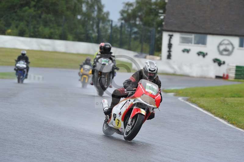 Mallory park Leicestershire;Mallory park photographs;Motorcycle action photographs;classic bikes;event digital images;eventdigitalimages;mallory park;no limits trackday;peter wileman photography;vintage bikes;vintage motorcycles;vmcc festival 1000 bikes
