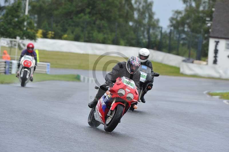 Mallory park Leicestershire;Mallory park photographs;Motorcycle action photographs;classic bikes;event digital images;eventdigitalimages;mallory park;no limits trackday;peter wileman photography;vintage bikes;vintage motorcycles;vmcc festival 1000 bikes