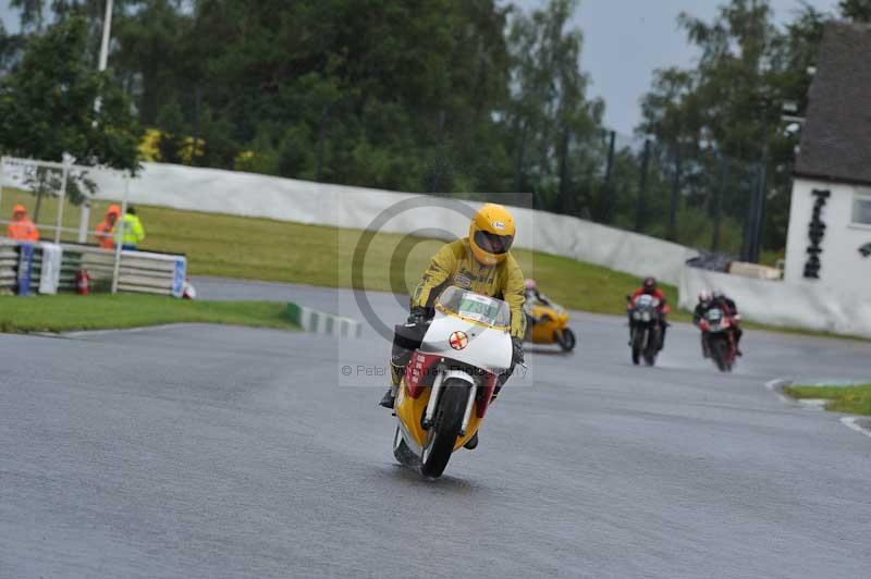 Mallory park Leicestershire;Mallory park photographs;Motorcycle action photographs;classic bikes;event digital images;eventdigitalimages;mallory park;no limits trackday;peter wileman photography;vintage bikes;vintage motorcycles;vmcc festival 1000 bikes