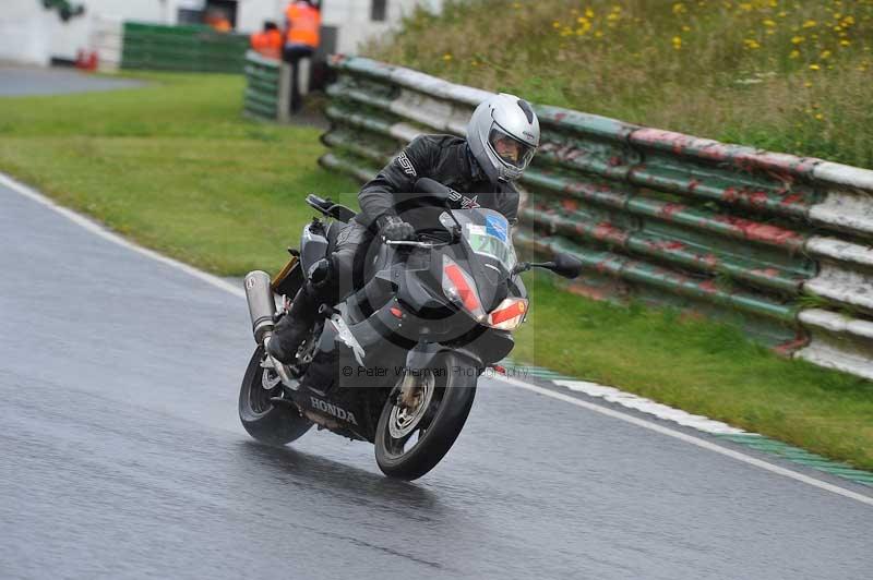 Mallory park Leicestershire;Mallory park photographs;Motorcycle action photographs;classic bikes;event digital images;eventdigitalimages;mallory park;no limits trackday;peter wileman photography;vintage bikes;vintage motorcycles;vmcc festival 1000 bikes