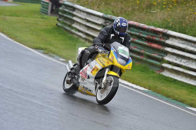 Mallory park Leicestershire;Mallory park photographs;Motorcycle action photographs;classic bikes;event digital images;eventdigitalimages;mallory park;no limits trackday;peter wileman photography;vintage bikes;vintage motorcycles;vmcc festival 1000 bikes