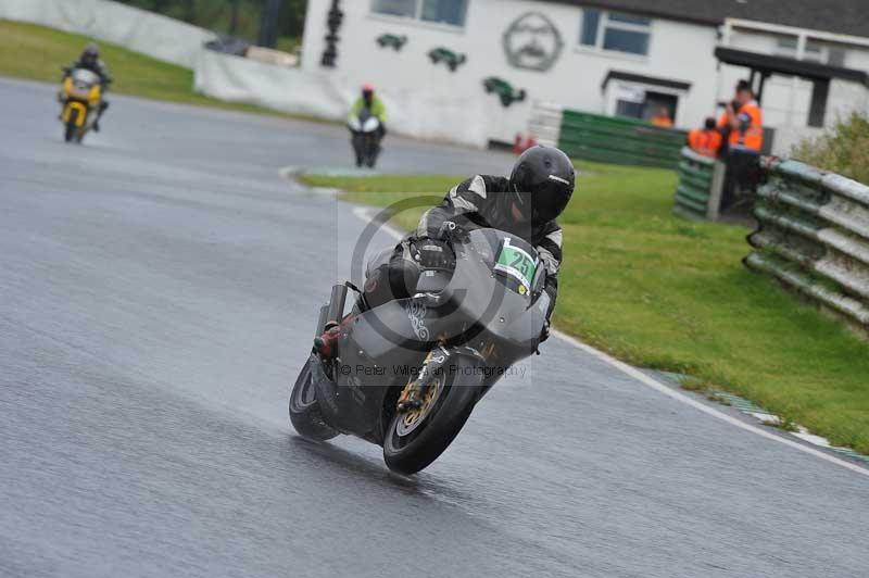 Mallory park Leicestershire;Mallory park photographs;Motorcycle action photographs;classic bikes;event digital images;eventdigitalimages;mallory park;no limits trackday;peter wileman photography;vintage bikes;vintage motorcycles;vmcc festival 1000 bikes