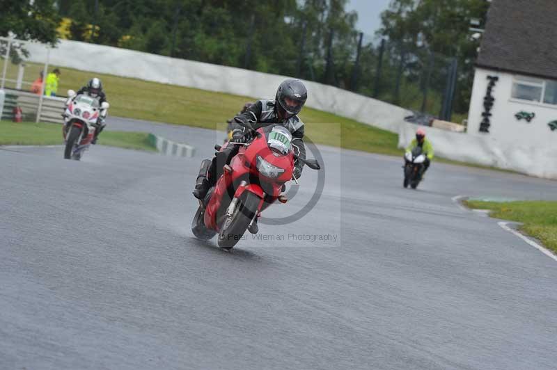 Mallory park Leicestershire;Mallory park photographs;Motorcycle action photographs;classic bikes;event digital images;eventdigitalimages;mallory park;no limits trackday;peter wileman photography;vintage bikes;vintage motorcycles;vmcc festival 1000 bikes