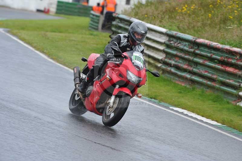 Mallory park Leicestershire;Mallory park photographs;Motorcycle action photographs;classic bikes;event digital images;eventdigitalimages;mallory park;no limits trackday;peter wileman photography;vintage bikes;vintage motorcycles;vmcc festival 1000 bikes