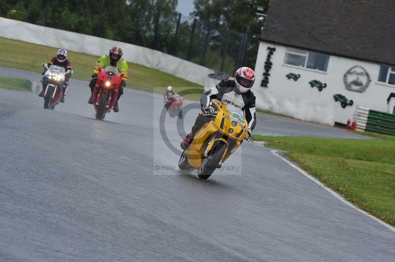 Mallory park Leicestershire;Mallory park photographs;Motorcycle action photographs;classic bikes;event digital images;eventdigitalimages;mallory park;no limits trackday;peter wileman photography;vintage bikes;vintage motorcycles;vmcc festival 1000 bikes