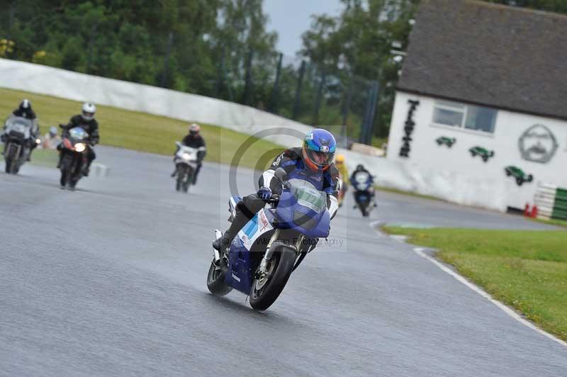 Mallory park Leicestershire;Mallory park photographs;Motorcycle action photographs;classic bikes;event digital images;eventdigitalimages;mallory park;no limits trackday;peter wileman photography;vintage bikes;vintage motorcycles;vmcc festival 1000 bikes