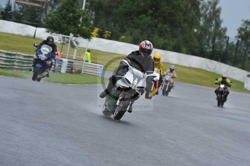 Mallory park Leicestershire;Mallory park photographs;Motorcycle action photographs;classic bikes;event digital images;eventdigitalimages;mallory park;no limits trackday;peter wileman photography;vintage bikes;vintage motorcycles;vmcc festival 1000 bikes