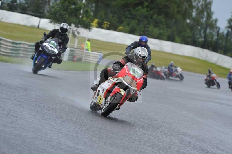 Mallory park Leicestershire;Mallory park photographs;Motorcycle action photographs;classic bikes;event digital images;eventdigitalimages;mallory park;no limits trackday;peter wileman photography;vintage bikes;vintage motorcycles;vmcc festival 1000 bikes