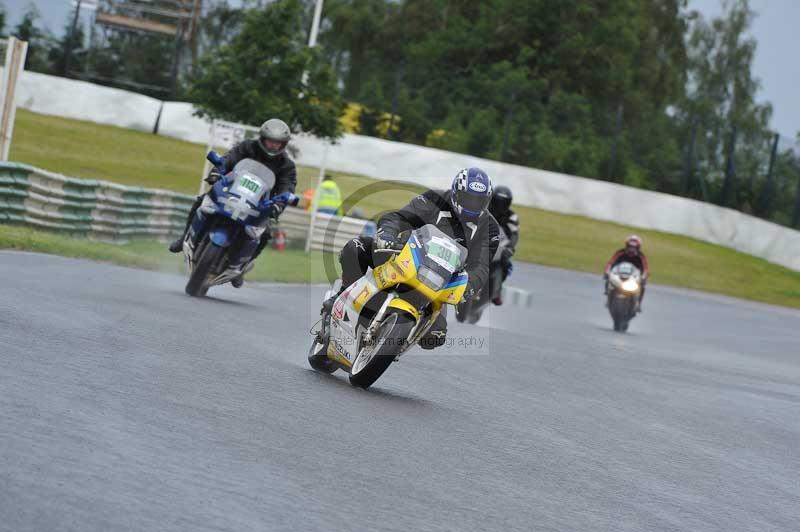 Mallory park Leicestershire;Mallory park photographs;Motorcycle action photographs;classic bikes;event digital images;eventdigitalimages;mallory park;no limits trackday;peter wileman photography;vintage bikes;vintage motorcycles;vmcc festival 1000 bikes