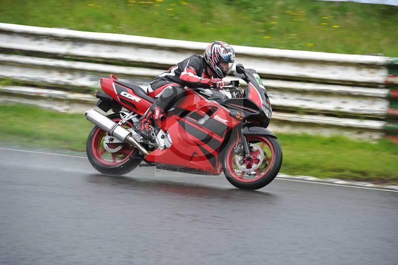 Mallory park Leicestershire;Mallory park photographs;Motorcycle action photographs;classic bikes;event digital images;eventdigitalimages;mallory park;no limits trackday;peter wileman photography;vintage bikes;vintage motorcycles;vmcc festival 1000 bikes
