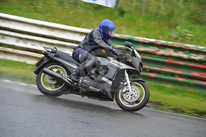 Mallory park Leicestershire;Mallory park photographs;Motorcycle action photographs;classic bikes;event digital images;eventdigitalimages;mallory park;no limits trackday;peter wileman photography;vintage bikes;vintage motorcycles;vmcc festival 1000 bikes