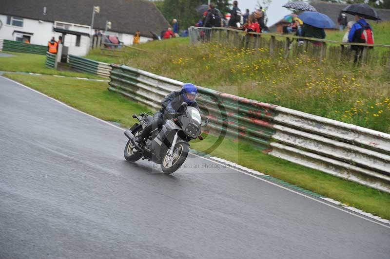 Mallory park Leicestershire;Mallory park photographs;Motorcycle action photographs;classic bikes;event digital images;eventdigitalimages;mallory park;no limits trackday;peter wileman photography;vintage bikes;vintage motorcycles;vmcc festival 1000 bikes