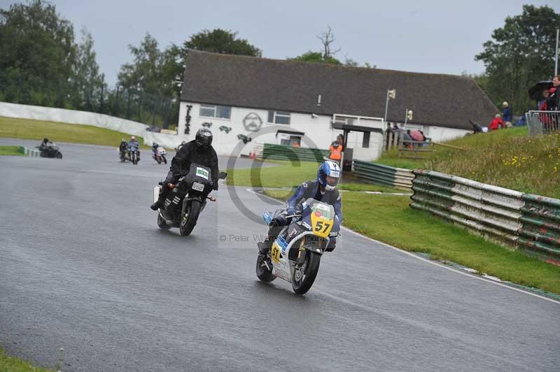 Mallory park Leicestershire;Mallory park photographs;Motorcycle action photographs;classic bikes;event digital images;eventdigitalimages;mallory park;no limits trackday;peter wileman photography;vintage bikes;vintage motorcycles;vmcc festival 1000 bikes