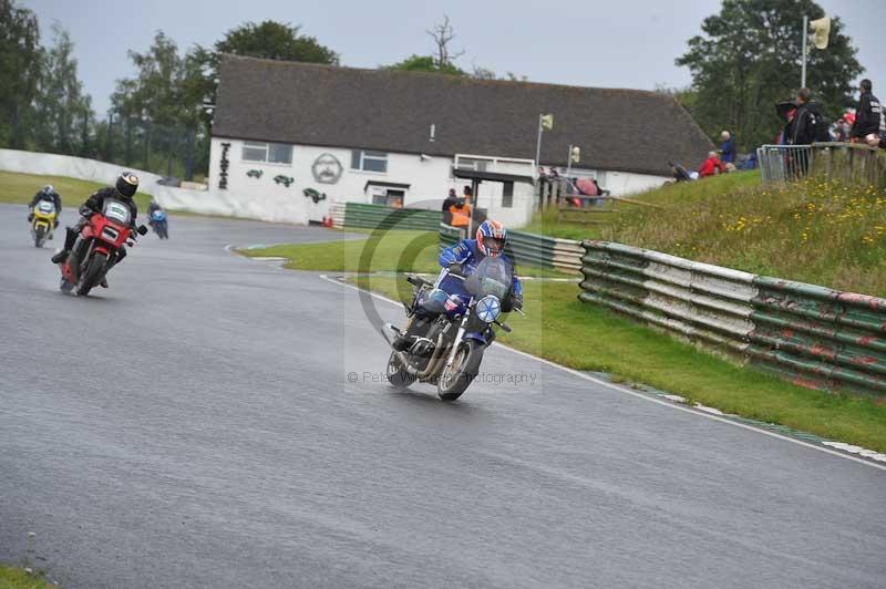 Mallory park Leicestershire;Mallory park photographs;Motorcycle action photographs;classic bikes;event digital images;eventdigitalimages;mallory park;no limits trackday;peter wileman photography;vintage bikes;vintage motorcycles;vmcc festival 1000 bikes