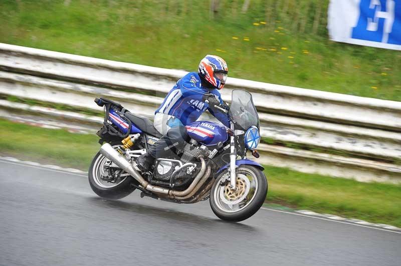 Mallory park Leicestershire;Mallory park photographs;Motorcycle action photographs;classic bikes;event digital images;eventdigitalimages;mallory park;no limits trackday;peter wileman photography;vintage bikes;vintage motorcycles;vmcc festival 1000 bikes