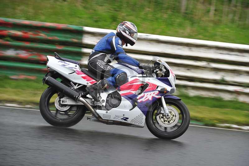 Mallory park Leicestershire;Mallory park photographs;Motorcycle action photographs;classic bikes;event digital images;eventdigitalimages;mallory park;no limits trackday;peter wileman photography;vintage bikes;vintage motorcycles;vmcc festival 1000 bikes