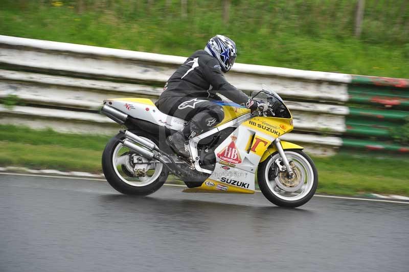 Mallory park Leicestershire;Mallory park photographs;Motorcycle action photographs;classic bikes;event digital images;eventdigitalimages;mallory park;no limits trackday;peter wileman photography;vintage bikes;vintage motorcycles;vmcc festival 1000 bikes